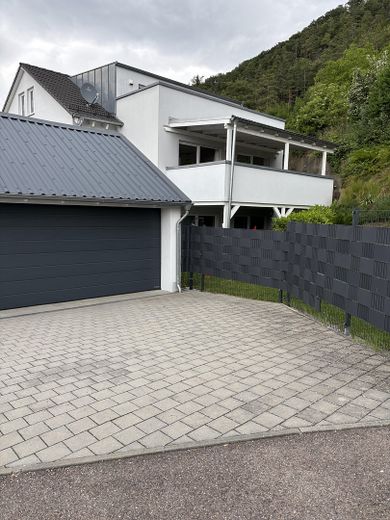120 m² Familienwohnung mit XXL-Balkon, Doppelgarage, Wallbox, nahe Ingolstadt – Blick zur Doppelgarage 