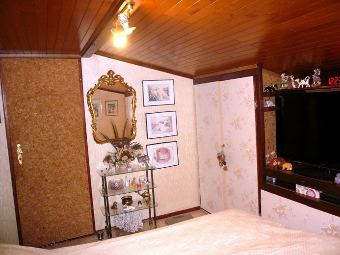 Idylliczny dom jednorodzinny w stylu bungalowu z romantycznym ogrodem różanym – Zdjęcie 14