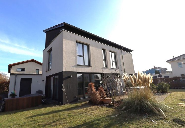 Mal etwas Anderes + + in Randlage von Cremlingen + + Keller + + Doppelgarage – Hausansicht
