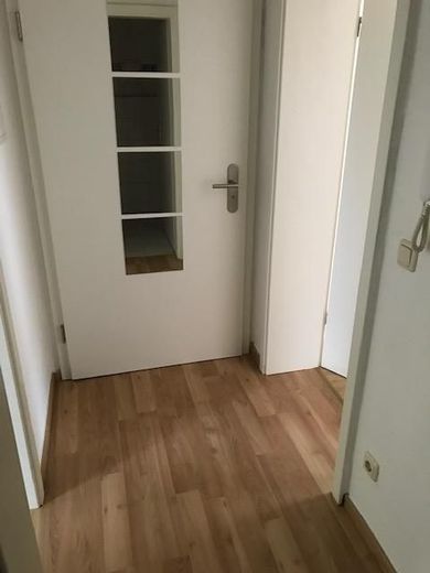 Gemütliche schöne 1,5-R-Wohnung 1.OG mit Balkon EBK.ca.40 m² in MD- Sudenburg  zu vermieten . – Flur