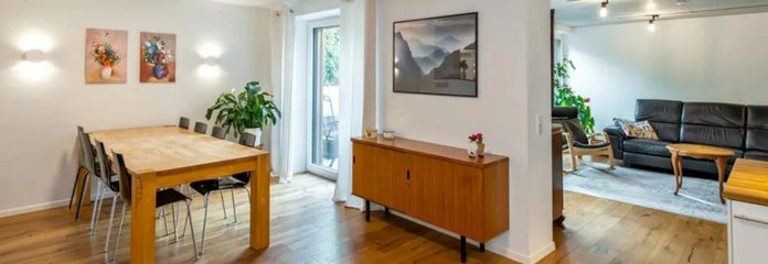 ‘‘Ruhig & grün: Helle 96m² Terrassen-Wohnung mit moderner Ausstattung und guter Anbindung‘‘ – Wohn-/Essbereich
