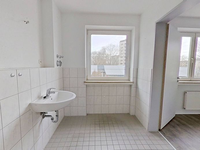 Goldener Herbst mit einer gesparten Kaltmiete: Gemütliche 2-Zimmer-Wohnung mit Pantryküche – Ansicht II: Bad