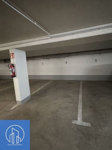 Familienfreundliche 3,5-Zimmer-Wohnung mit West-Loggia, EBK &amp; Tiefgaragenstellplatz – Tiefgaragenstellplatz