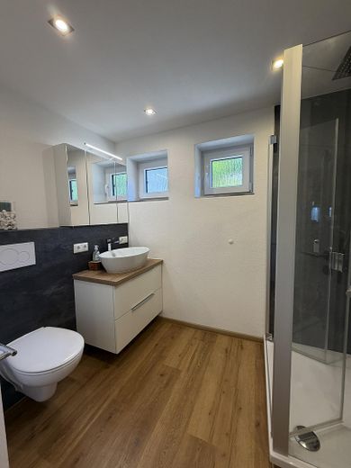 Modernisierte 3-Zimmer-Wohnung mit traumhaftem Bergblick – Bad
