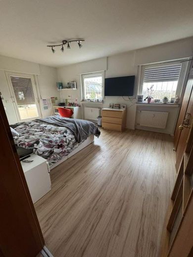 Großes Haus für Wohngemeinschaften, Wohnen & Arbeiten, für Familien, für mehrere Generationen etc. – Schlafzimmer EG