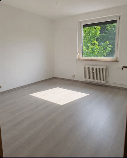 Jobcenter – جوب سنتر – Джобцентер – deine neue Wohnung ist fertig! – Zimmer
