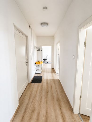 Helle und gepflegte 3 Zimmer Wohnung mit Einbauküche in Nürnberg! – Flur