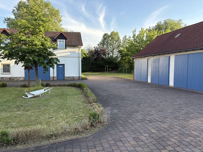 Garagen und Haus 3