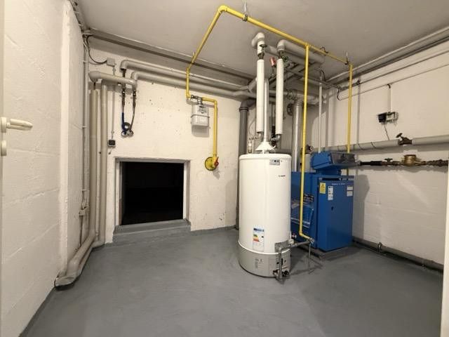 Modernes Familien-Reihenhaus in ruhiger Lage von Regensburg-Burgweinting – 1c_Keller Heizung & Boiler