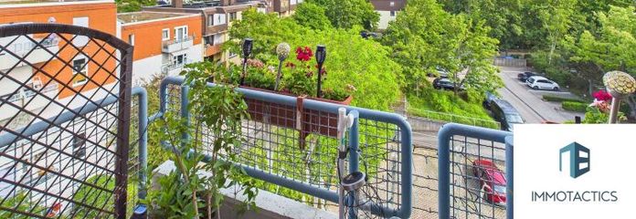 Appartement en copropriété de 75 m² avec ascenseur, balcon, cuisine équipée et place de stationnement dans un emplacement central