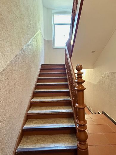Provisionsfrei – Gepflegte 3-Zimmer Wohnung im Altbau MFH mit Top-Rendite – Treppenhaus