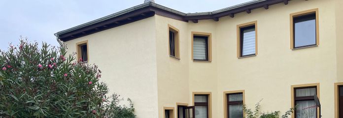 शहर के केंद्र के पास स्टाइलिश 2-कमरों वाला अपार्टमेंट – Sitzecke Innenhof