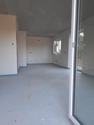 Moderne DHH im LK Dachau: Barrierefrei, Wärmepumpe, Garten & Home-Office-Büro – Wohn-Essbereich im EG