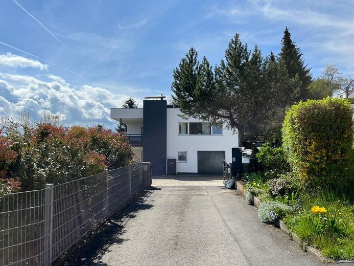 Großzügiges 1–2 Familienhaus mit 3.012 m² Grundstück, viel Privatsphäre und traumhaftem Ausblick – Foto 2