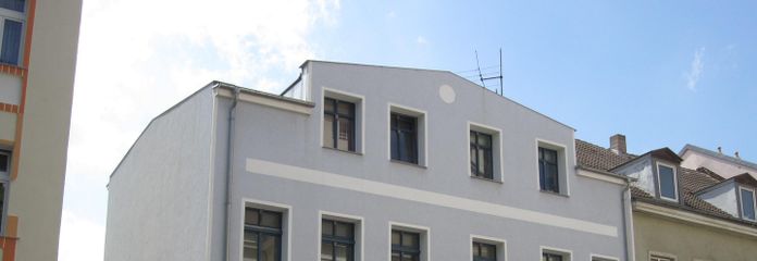 2-Raum-Wohnung in der Anklamer Straße / Nähe Theater zu vermieten – Straßenansicht