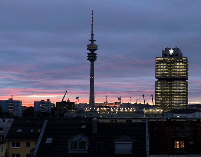 Luxus über den Dächern von München: stylisch möblierte 2-Zi-Whg. – Aussicht