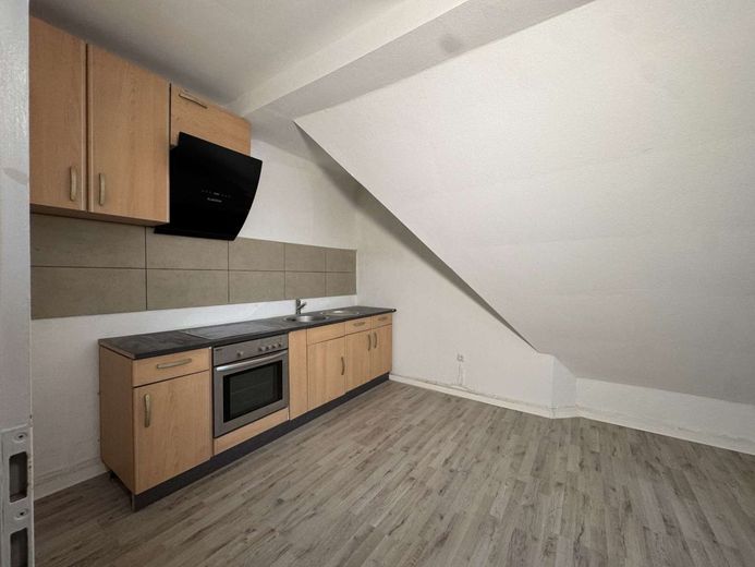 Großzügige, renovierte 5-Zimmer-Dachgeschosswohnung in Bochum-Wattenscheid - perfekt für Familien – Küche 2