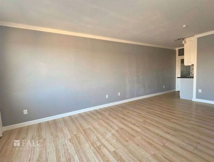 Dem Wasser so nah - 1-Zimmer-Apartment mit traumhaftem Blick – Wohn- und Schlafbereich Bild 3 - Unmöbliert