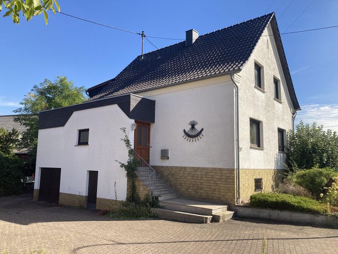 Detached house in Körprich with a large plot – positive preliminary decision for an additional residential building – Hausansicht