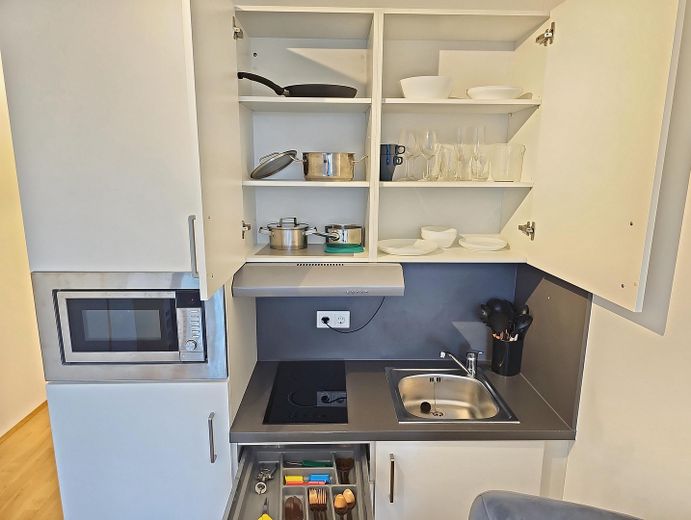möblierte Neubauwohnung in zentraler Lage – Küche