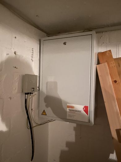 Glasfaser und Kellerraum