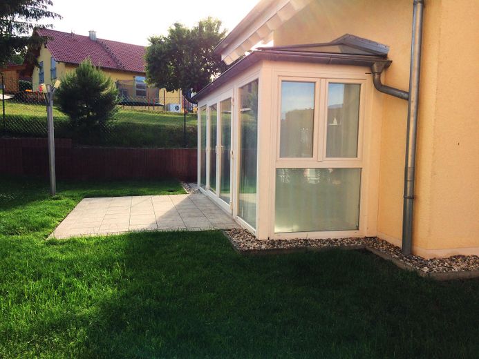 Top-Immobilie für Anleger (Investoren) – Wintergarten mit Terrasse