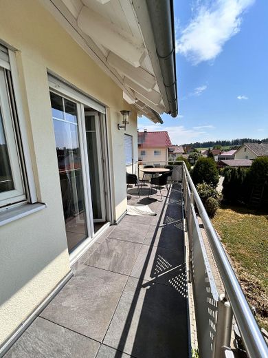 Bifamiliare moderna con potenziale di ampliamento – OG_Balkon
