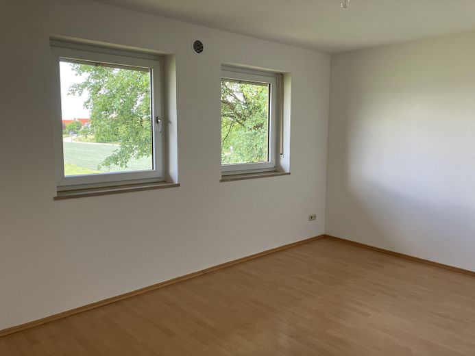 Zweizimmerwohnung in bester Lage in Hallbergmoos – Schlaf- und Arbeitszimmer