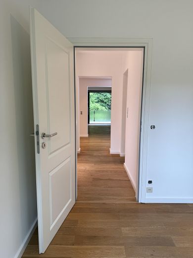Grunewald 4 odalı daire, ayrıca bahçe, havuz ve garajlı suterre katı – Fotoğraf 10
