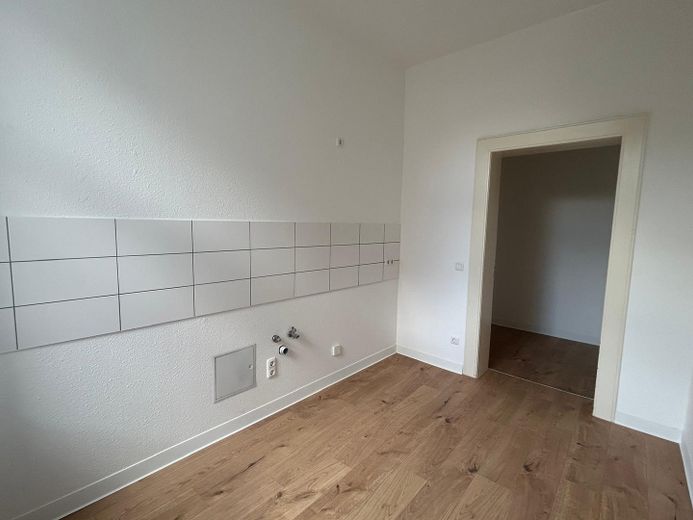 Frisch renoviert: 4-Zimmer-Whg. mit franz. Balkon am Rande des Paulusviertels – Küche