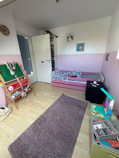 Zadbana 4,5-pokojowa maisonette z balkonem i kuchnią zabudowaną w Brühl, bez prowizji – Kinderzimmer