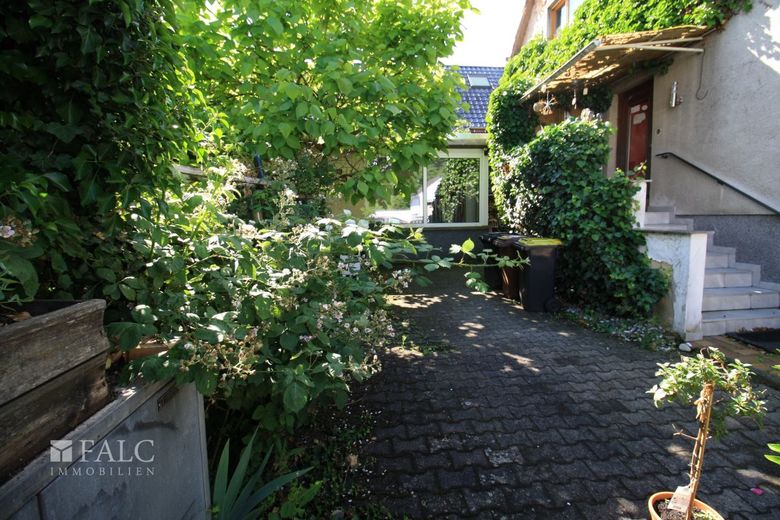 Viel Platz, tolle Lage, großes Potenzial:  Ihr neues Zuhause – Eingangsbereich