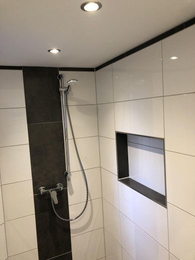 Attraktive 2-Zimmer-Wohnung in absolut zentraler Lage – Dusche