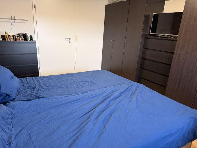 Без комісії: 3-кімнатна квартира з балконом і ліфтом – Schlafzimmer