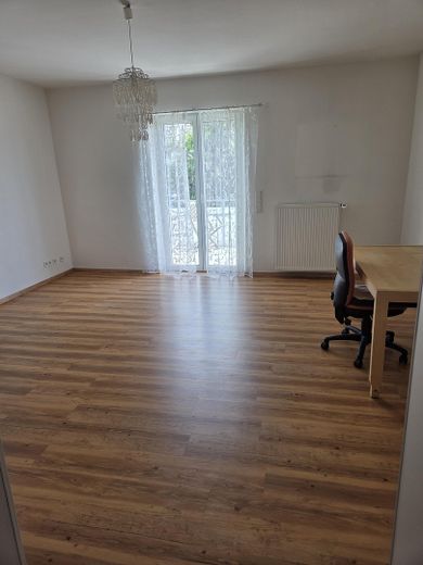 Słoneczne mieszkanie 2,5-pokojowe dla 1 osoby – Wohnzimmer mit Balkon