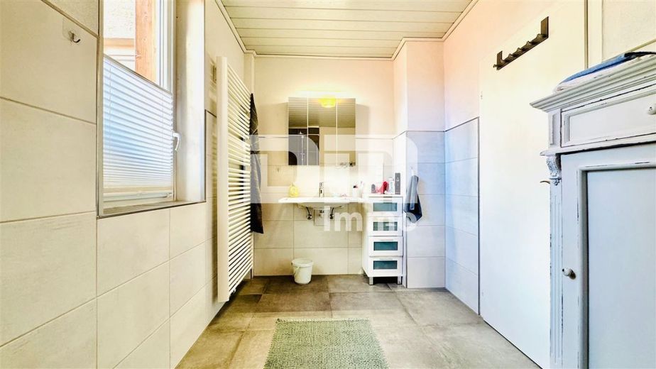 Saniertes Fachwerkhaus mit Scheune in gesuchter Lage – Gebäude 1 EG Badezimmer / Dusche ebenerdig