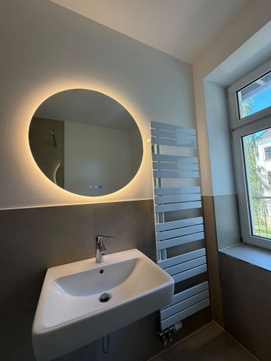 Appartement rénové dans un immeuble ancien avec balcon – calme et central à Gohlis – Badezimmer