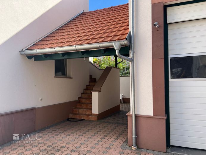 Top Investment, gepflegtes Mehrfamilienhaus in Wörth am Main – Hof
