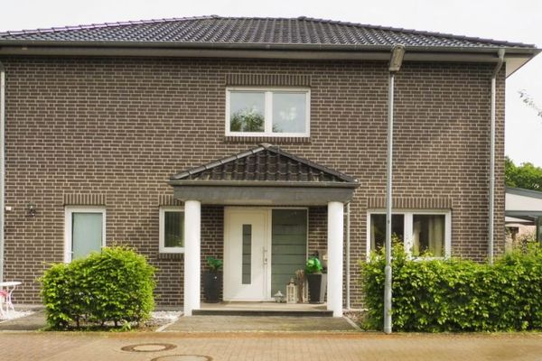 VILLA URBANA REPRESENTATIVA EN UBICACIÓN PREFERENTE CERCA DE BECKEDORF