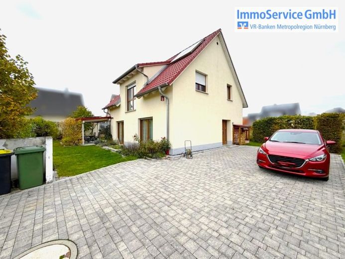 Well-maintained detached house with garden and large driveway in a quiet location at the cul-de-sac – Photo 1