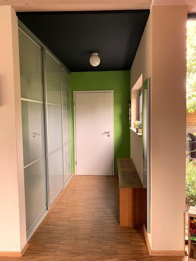 Flur zum Gäste WC u Garderobe