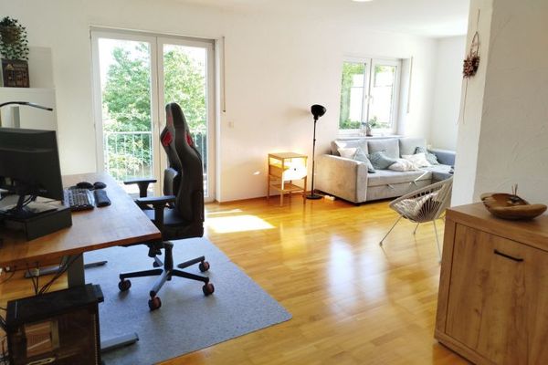 Attraktive 2 ZKB-Wohnung in Halbhöhenlage
5 Autominuten von KO-Zentrum