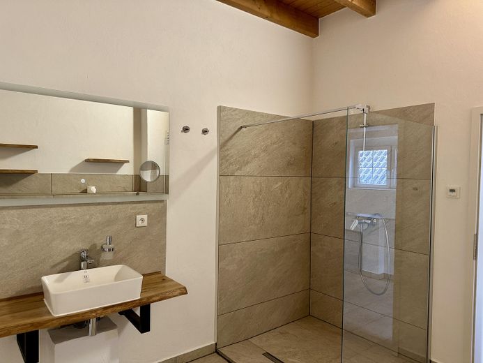 Helle, neue Zimmer in Villa in Flamersheim – Ideal für Berufstätige, Pendler & Studierende – Foto 6