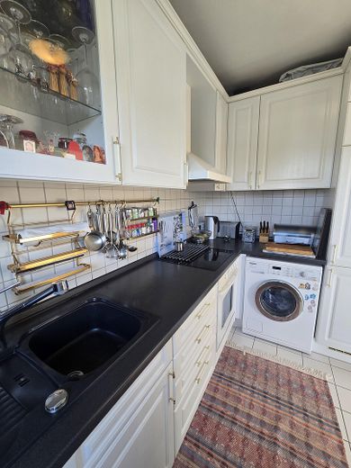 Appartement lumineux de 2 pièces à l’étage avec grand balcon et place de parking en sous-sol – Photo 12
