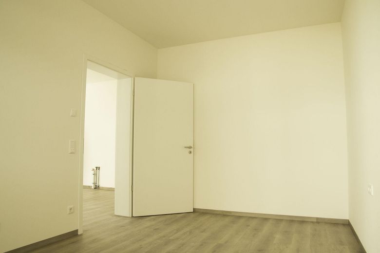Neubau Erstbezug! Wunderschöne 3 ZW inkl. EBK, Balkon, TG-Stellplatz + Wallbox! – SZ