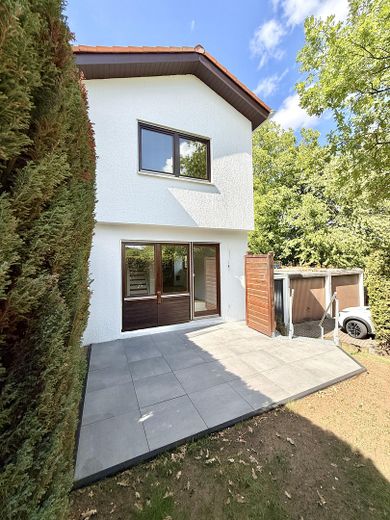 Einziehen & Wohlfühlen – hochwertig renoviertes Reihenendhaus mit Garten, Garage & PV – Terrasse_Garten