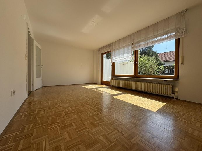 Zuhause fühlen in Reihenmittelhaus in ruhiger, familiärer Lage – Wohnzimmer