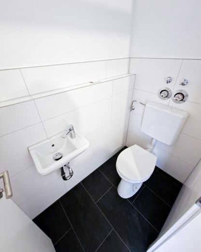 Renovierte 2-Zimmer-Wohnung in Korb mit Garagenstellplatz & Terrasse – WC