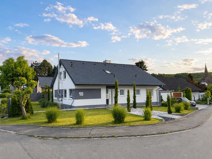 Großzügiges Einfamilienhaus in ruhiger Lage von Bietingen – einziehen & wohlfühlen – Photo 1