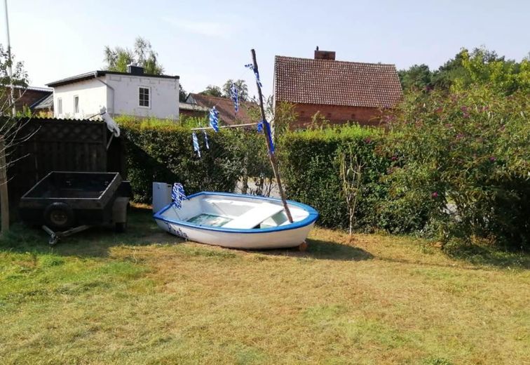 vordere Ansicht vom Grundstück